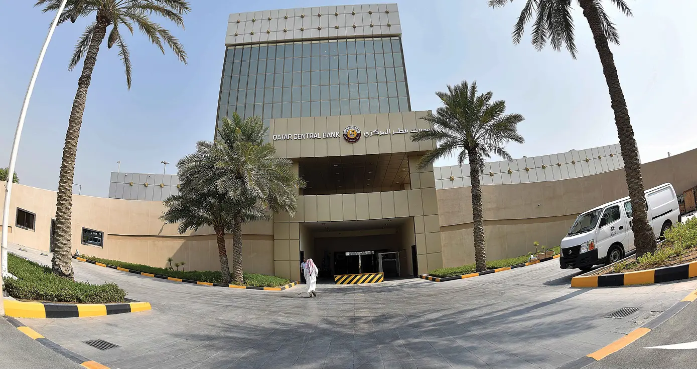 ملفات على طاولة محافظ «المركزي»